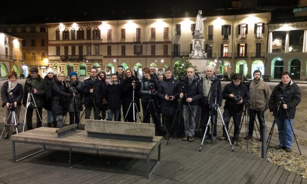 Misteriosi fotografi notturni immortalano scorci di città